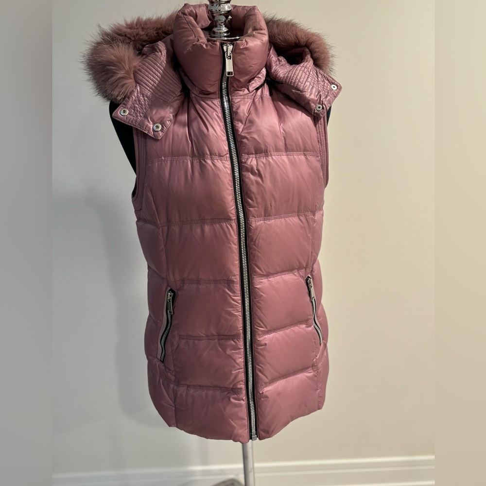 Marc Jacobs vest in very good condition. Hood has natural fur.